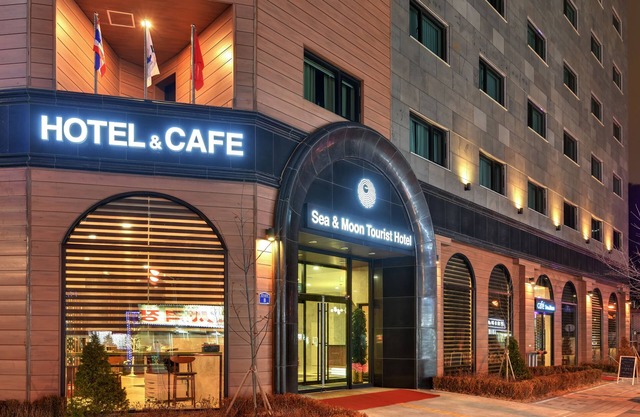 Sea & Moon Tourist Hotel
