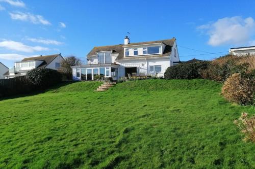 Sea Reach, Thurlestone with sea views, minutes from the beach