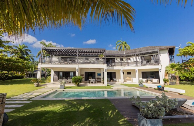 Sea Salt- A Majestic 9-Bedroom Oceanfront Paradise – Experience the ultimate in luxury and tranquillity