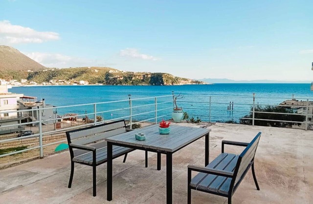 Sea Side Serenity 8: 3 guests
