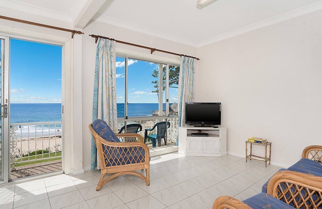 Sea Spray Apartments, Unit 4