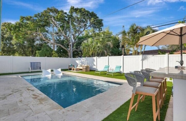 Sea Star - Popular Newly Renovated 2 bedroom/1 bathroom