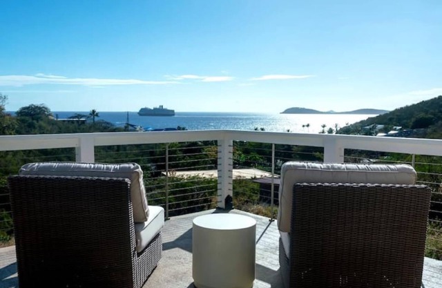 Sea Sun Villa, Newly built 3 bed/2 bath ,walk to Limetree Resort. -South Side
