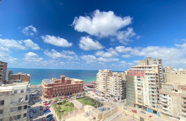 Sea view apartment 3 bedrooms 2 toilets 3 air conditioners