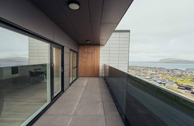 Sea-view apartment in prime area