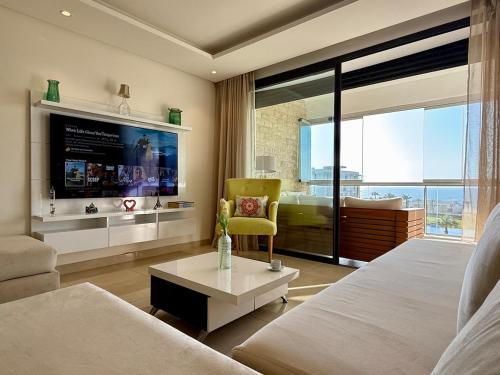 Sea View Apartment & Swimming Pool