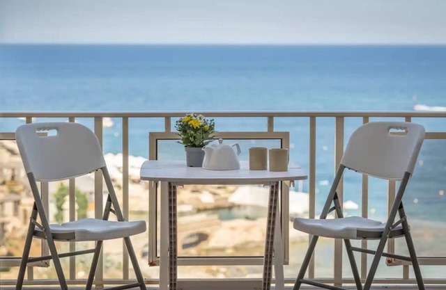 SEA-VIEW RETREAT 2 !