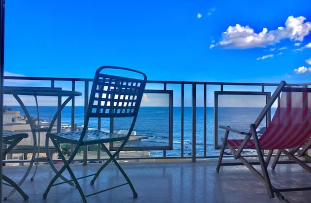 SEA-VIEW RETREAT !