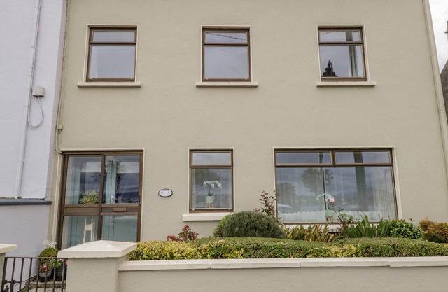 SEA WATCH HOUSE, pet friendly in Roundstone, County Galway