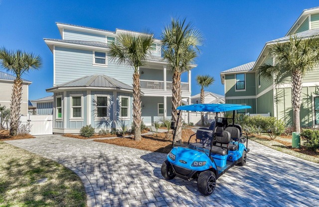 SEA YOU SOON: Gorgeous Home in Gated Neighborhood w/Private Pool & Easy Beach Access!