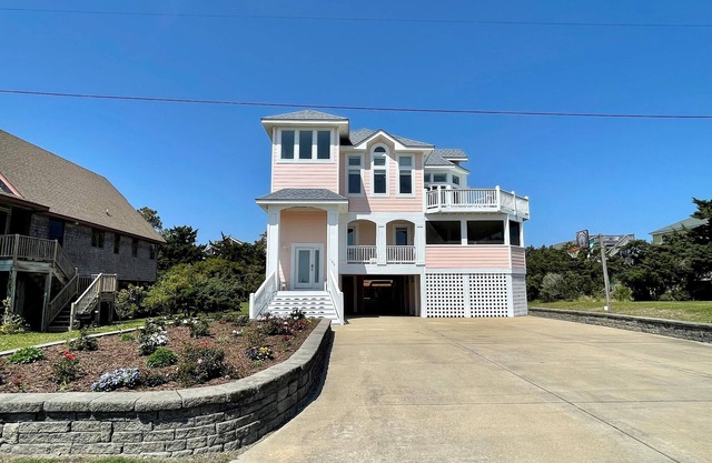 Seaduction: Private pool, oversized hot tub, incredible marsh views.