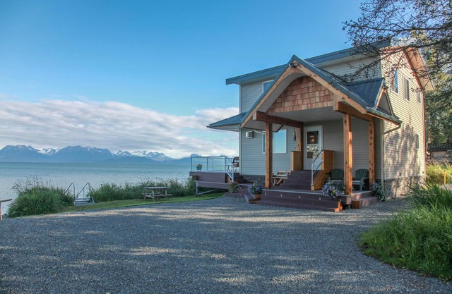 Seafarer's Beach House Beach Front Property, Amazing Views!