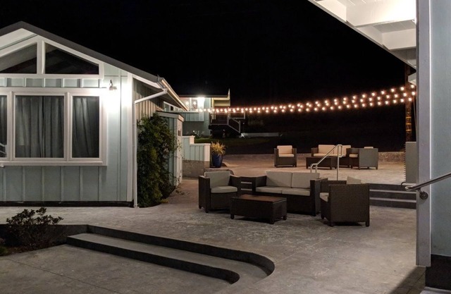 Seafoam Lodge