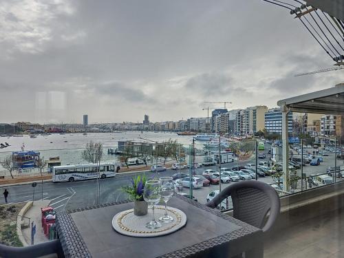 Seafront Sliema City Center Holiday Apartment