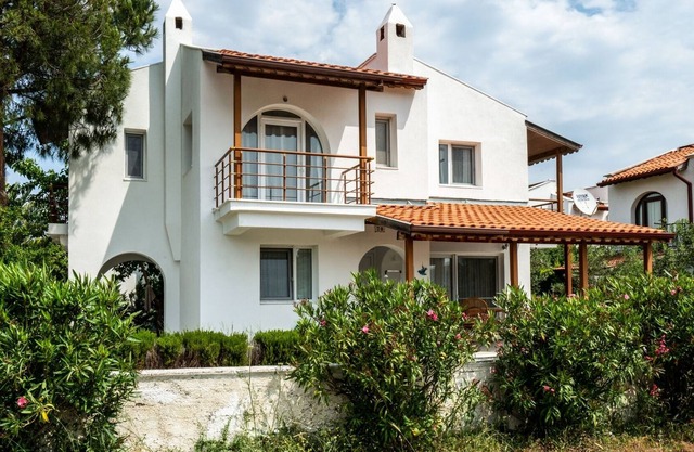 Seafront Duplex Villa With Garden in Ayvalik