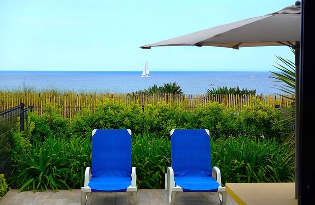 SEAFRONT, Magnificent 180° Sea View, High Standard, Garden and Private Parking