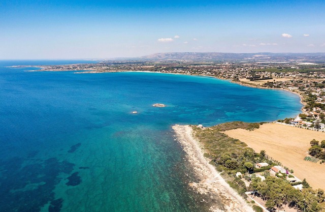 Seafront villa, direct cliff access, Syracuse