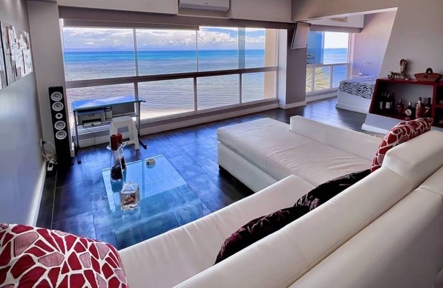 SeafrontApartment-Sleeps4-Pool-Parking-Garden