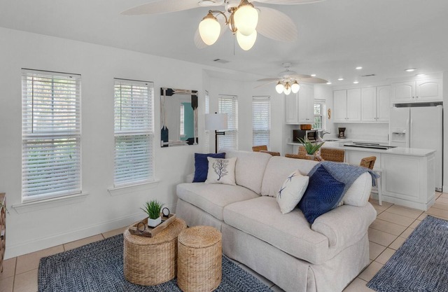 Seagrove Beach Cottage perfect couples & small families - .5 Miles to Beach
