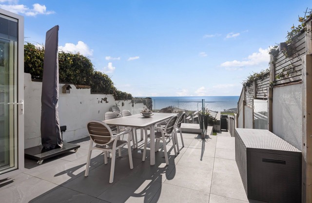 Seapoint House with 12ft swim spa/hot tubTranquil 3-bedroom house Brighton