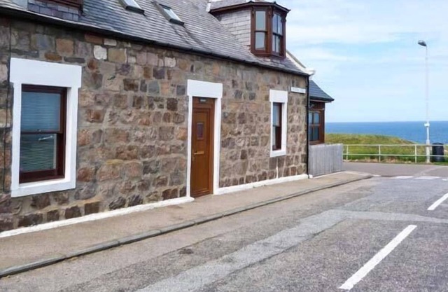 SEASCAPE, pet friendly, character holiday cottage in Portknockie