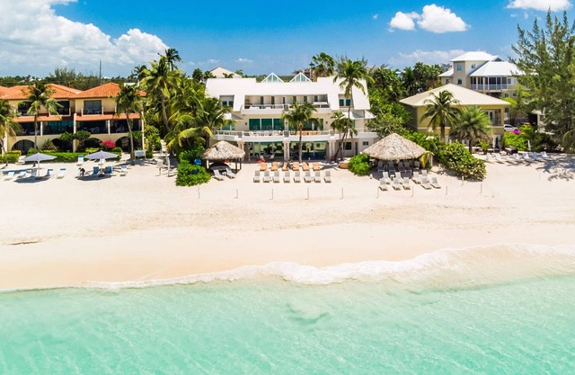 Seascape Villa: Rare 7 BDR on Seven Mile Beach w/Cabanas, Private Pool & More!