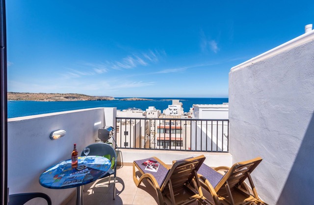 Seashells Studio penthouse with seaview terrace