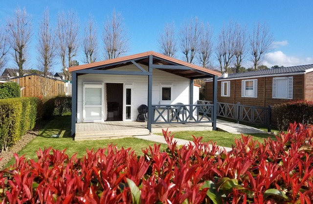 Seaside chalet on the landing beaches, indoor swimming pool