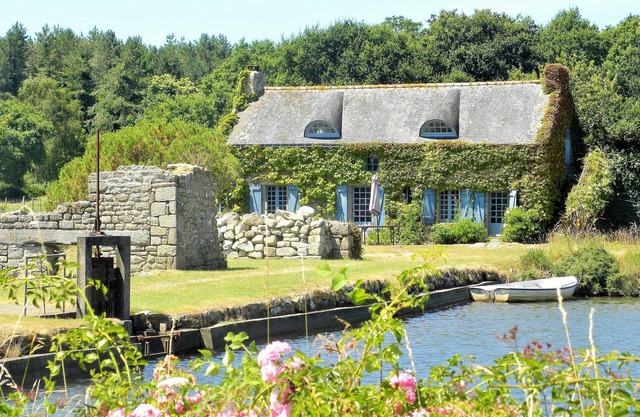 Seaside Cottage with a Large Terrace and Garden