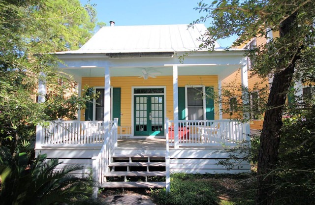 Seaside "Creole" | 2 BR | Steps to 2 pools | 2 Bikes| Private Parking