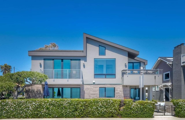 Seaside Entire Home (4 bedroom/3 bath)