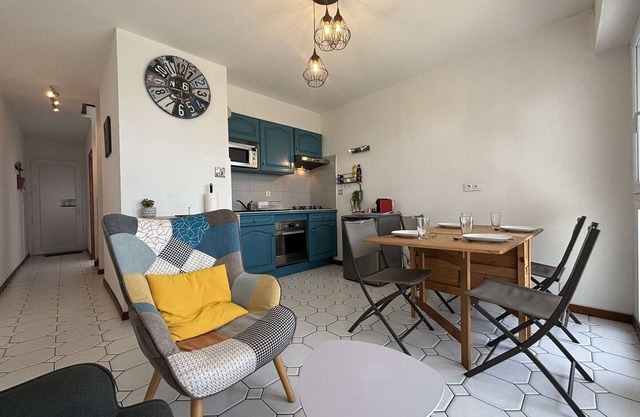 Seaside Apartment with Ocean View, Forest Proximity, and Wifi for 4 in Saint-Trojan-les-Bains