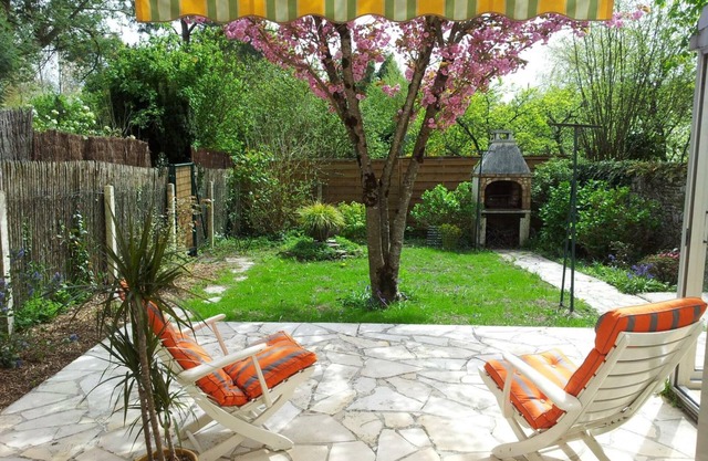 Seaside Getaway: Pet-Friendly, 3BR, WiFi, Garden, Near Beach & Mont Saint-Michel