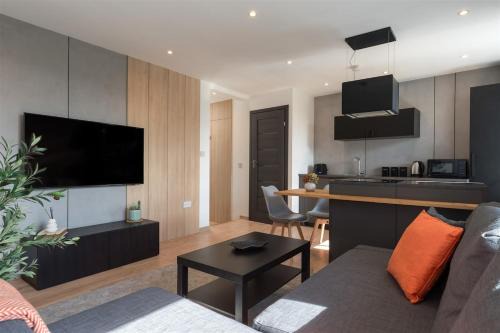 Seaside Suite -Torquay Sleeps 3 - Free Parking