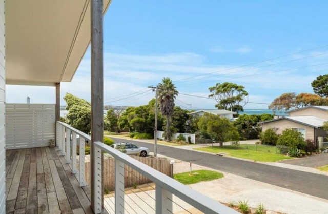 Seaspray Views by Ready Set Stay