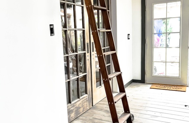 Seattle Luxury 2BR House with Off-Street Parking