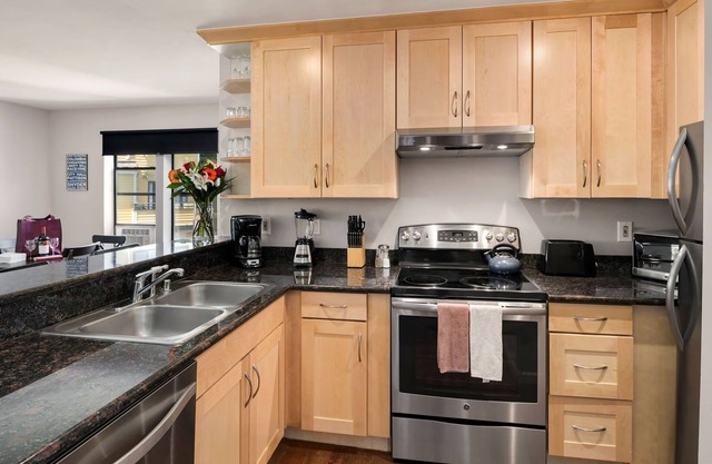 Seattle Vacation Home: Thomas Lodge "Philly" - Bright 1 Bed/1 Bath