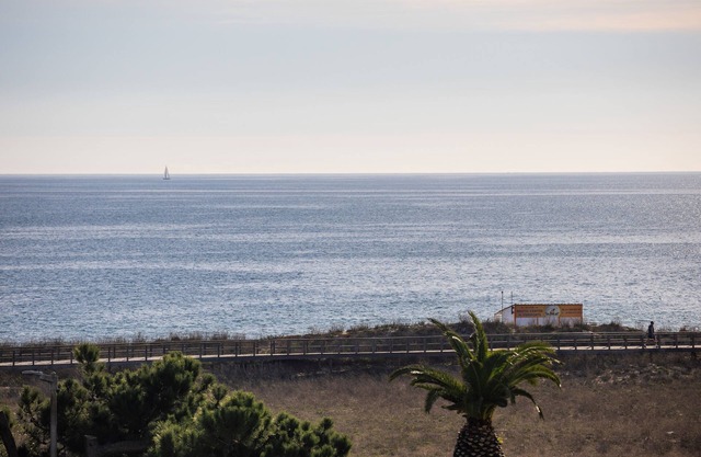 Seaview beach apartment