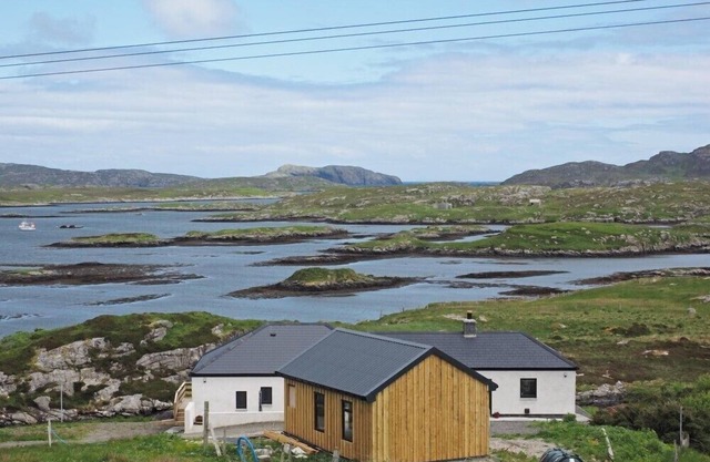 SEAVIEW, family friendly, with a garden in Castlebay