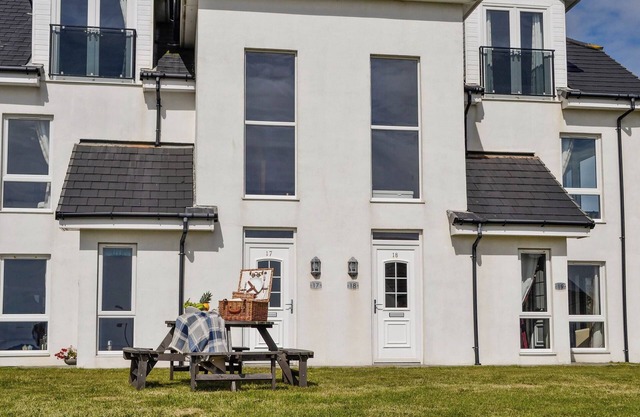 Seaviews and Hot Tub at The Fairways - UK39821