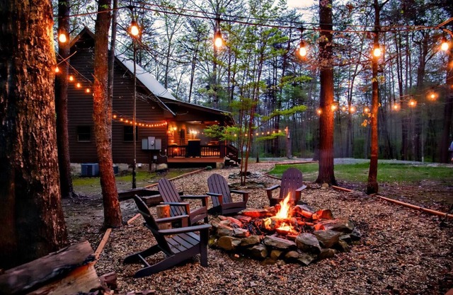Secluded Cabin | Games, Fire Pit, Hot Tub, Pet OK