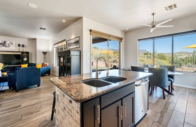 Secluded Home with Pool in Superstition Foothills: Captivating Views All Around