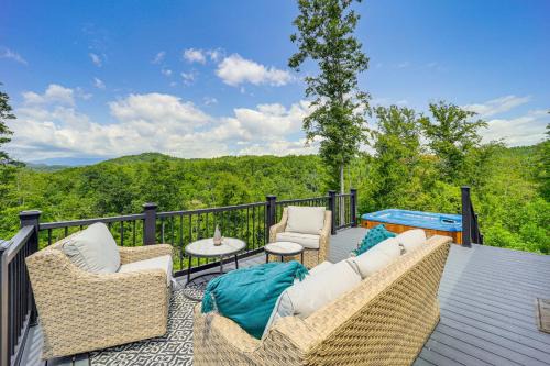 Secluded Lenoir Tiny Home with Private Hot Tub!