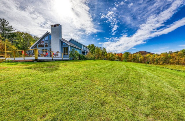Secluded Luxury Home on Huge Property with Mountain Views - Near Slopes