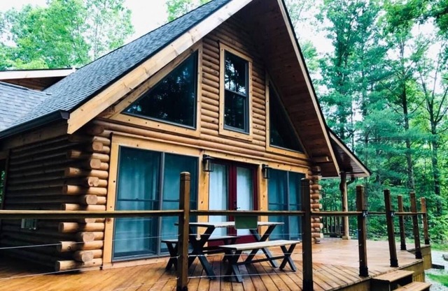 Secluded, pet-friendly, new log cabin.