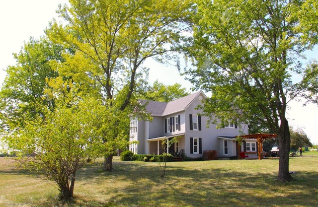Secluded Ranch. Lake. Hunting. Horse Trails. Fun!