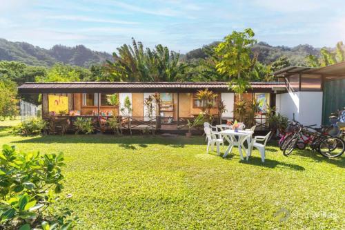 Secluded Rustic Bungalow Near Tipaniers Beach