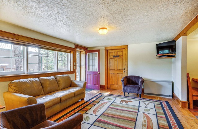 Secluded Stonewall Cabin w/Mountain View!