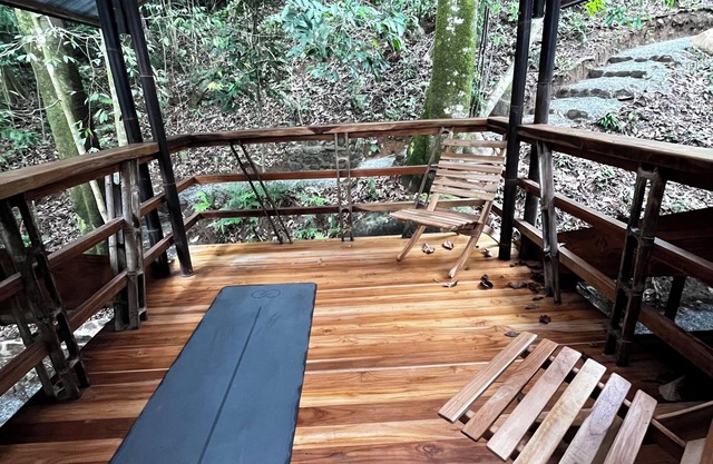 Secluded Treehouse with Ocean Breezes 1 Bedroom 1 Bath Romantic hideaway