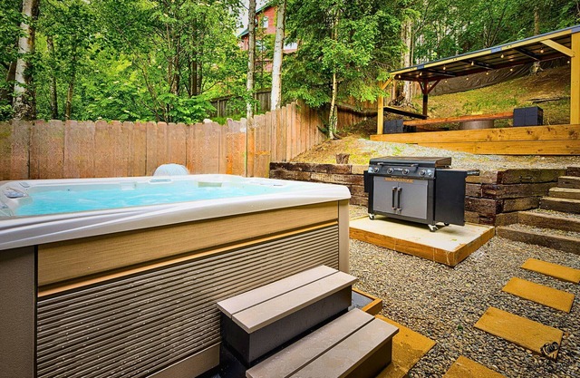 Secret Escape: Relaxing Hot Tub Soak & All King Beds
